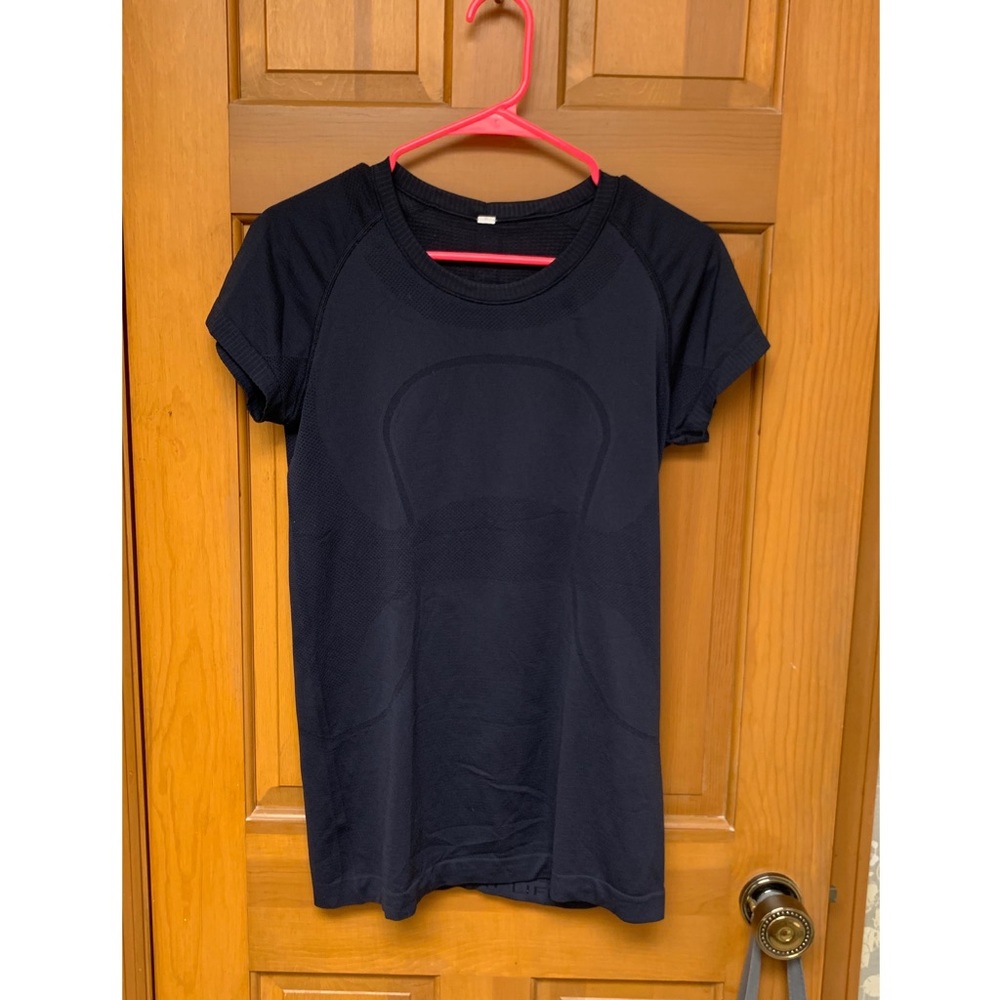 WORN ONCE lululemon swiftly tech tee size 8